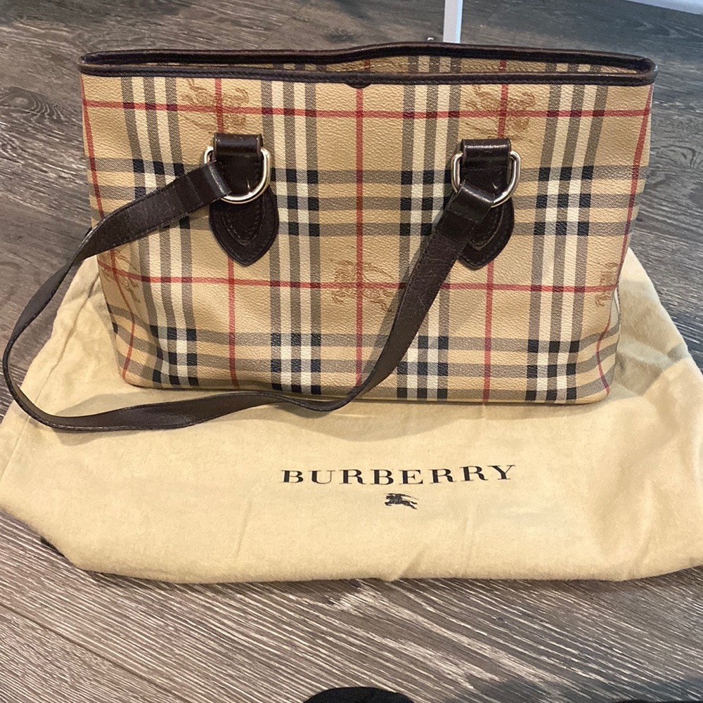 Burberry purse